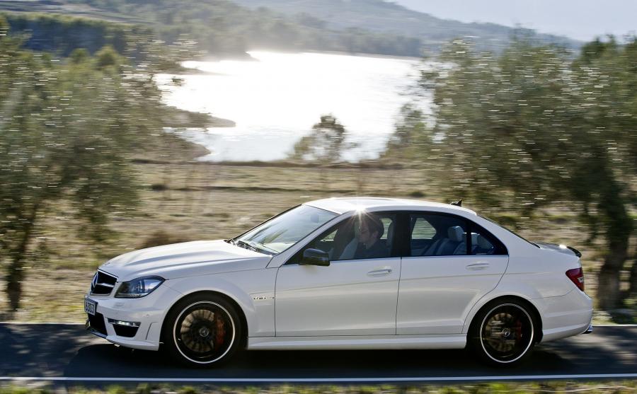 Mercedes-Benz C63 AMG 2012 года  (фото 11 из 40)
